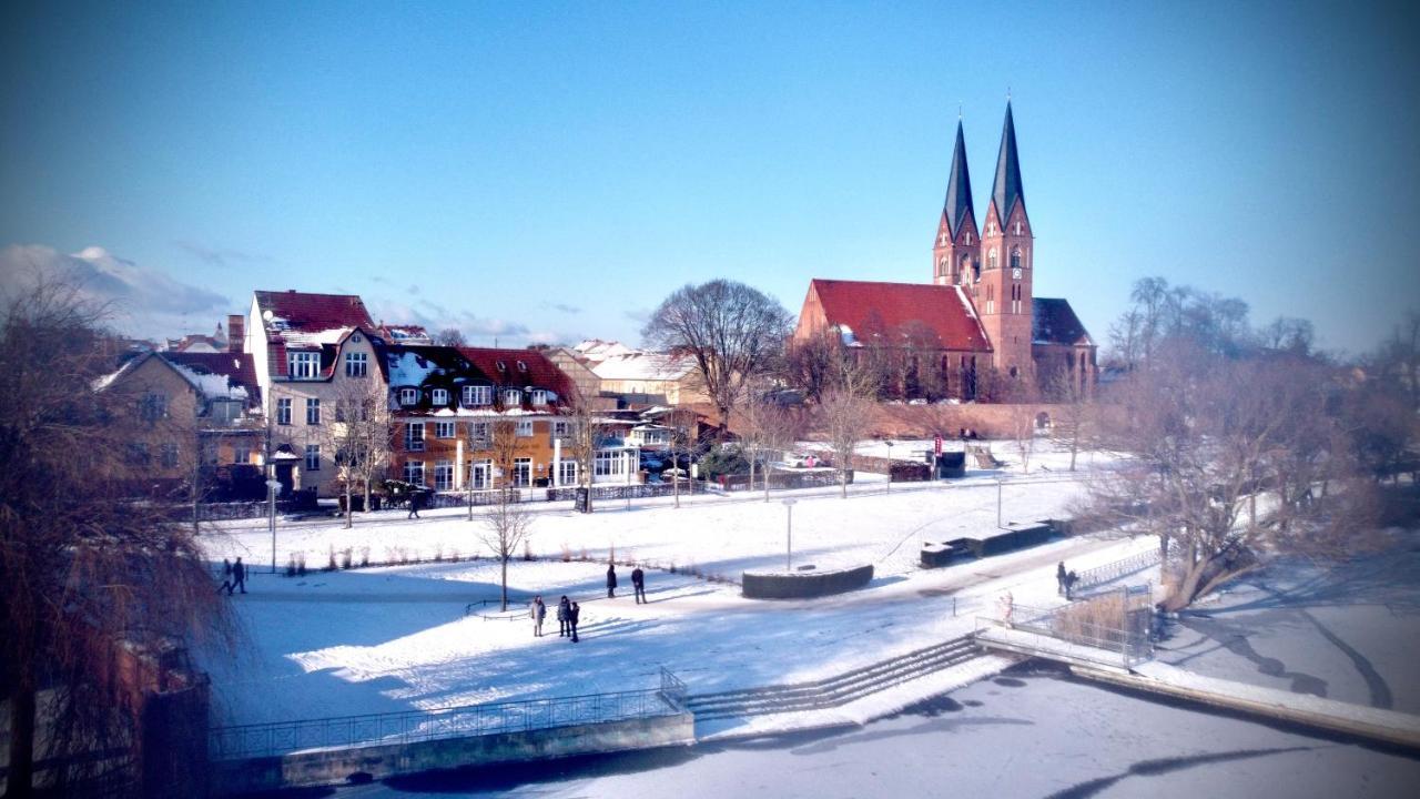 Altes Kasino Hotel Am See Neuruppin Bagian luar foto