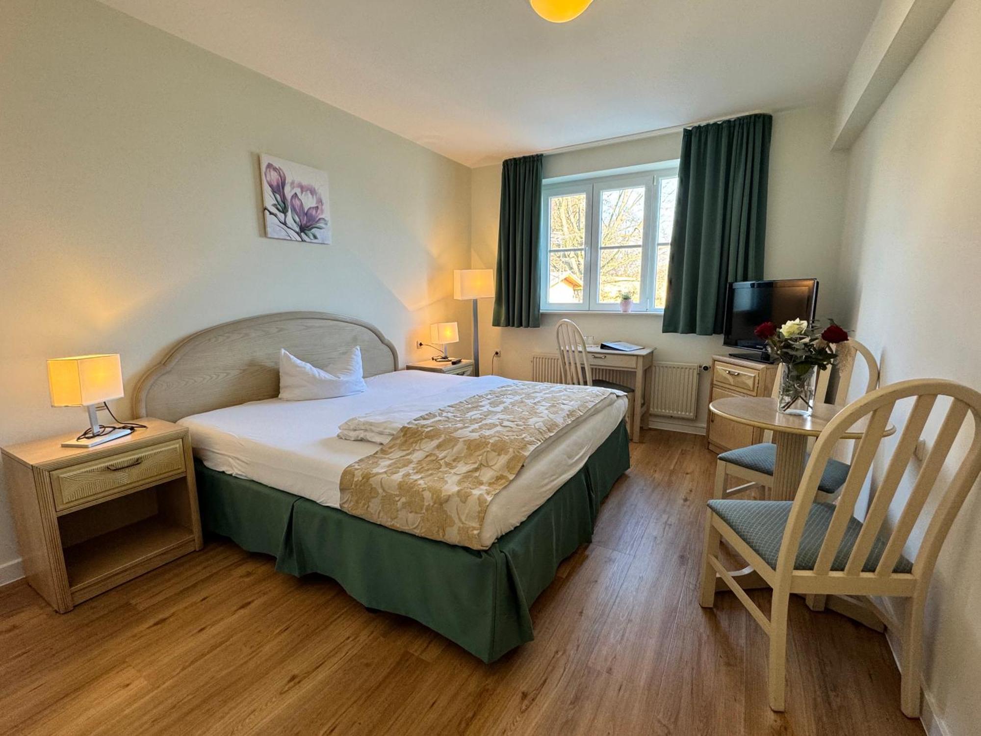 Altes Kasino Hotel Am See Neuruppin Bagian luar foto