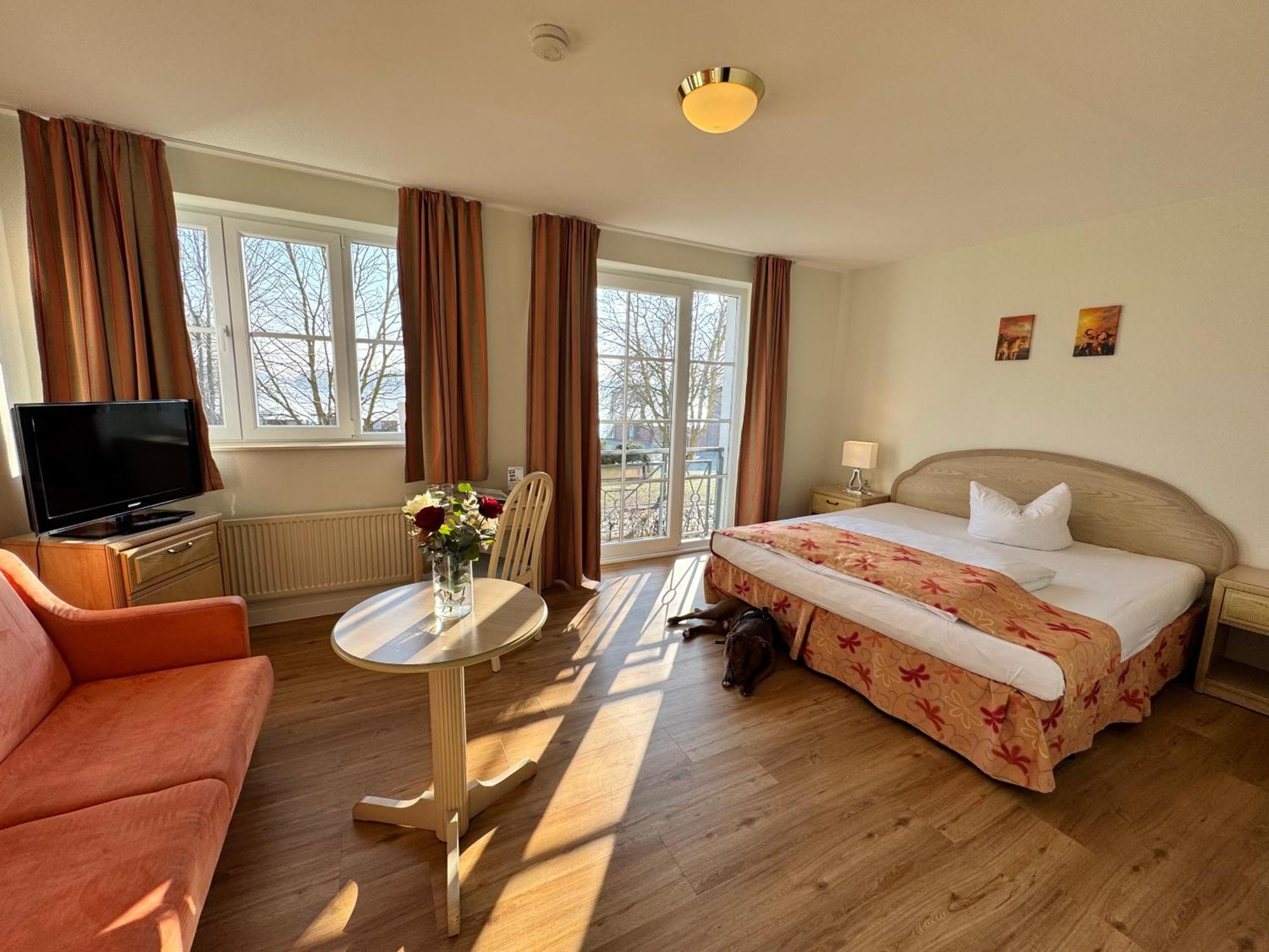 Altes Kasino Hotel Am See Neuruppin Bagian luar foto