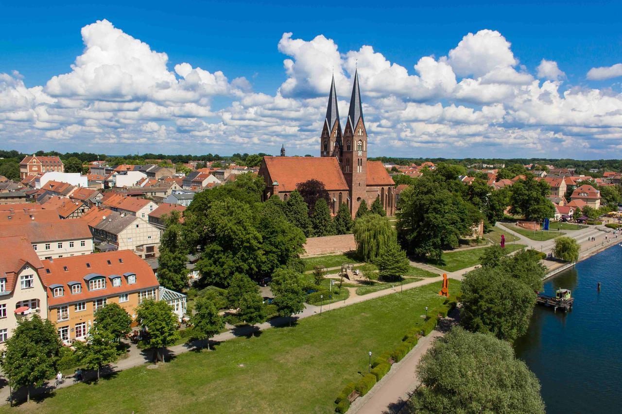 Altes Kasino Hotel Am See Neuruppin Bagian luar foto