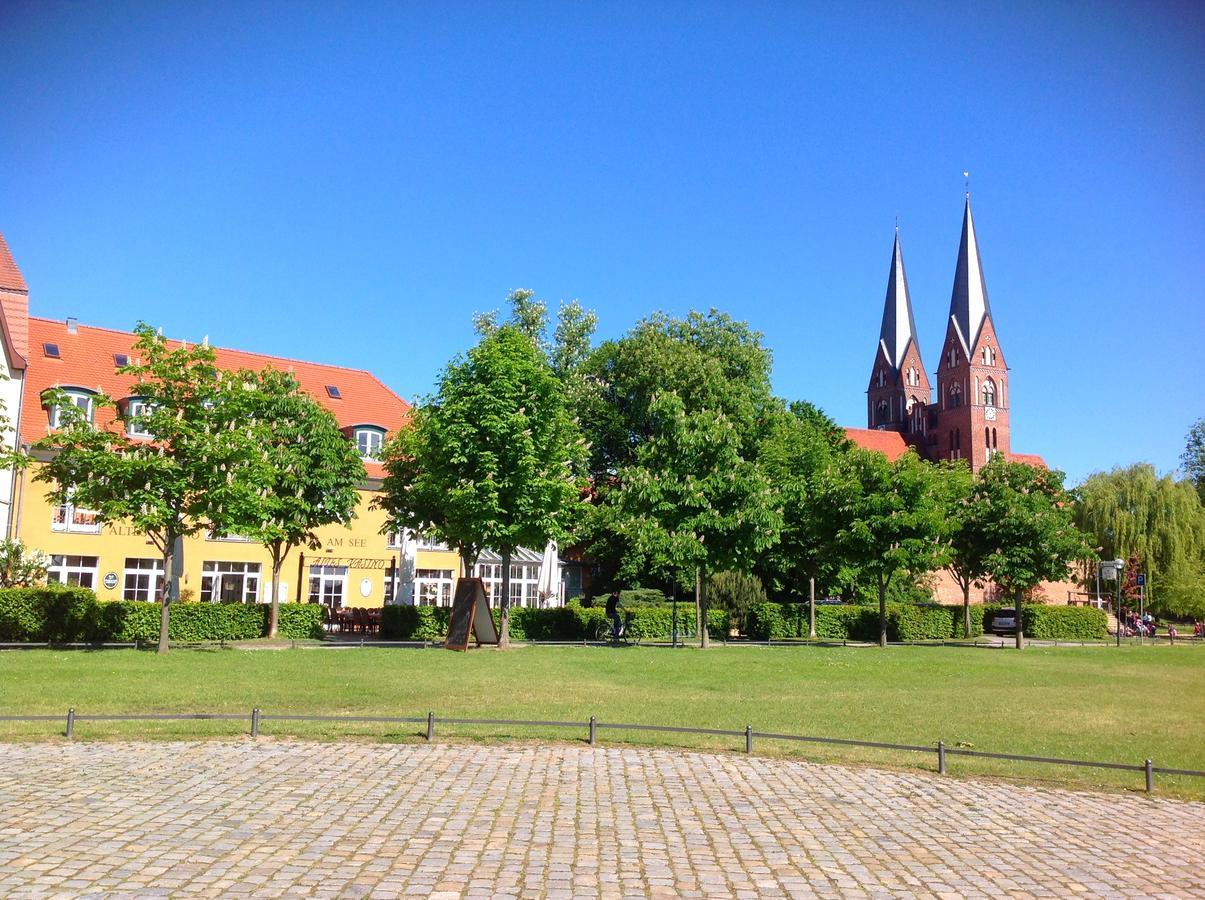 Altes Kasino Hotel Am See Neuruppin Bagian luar foto