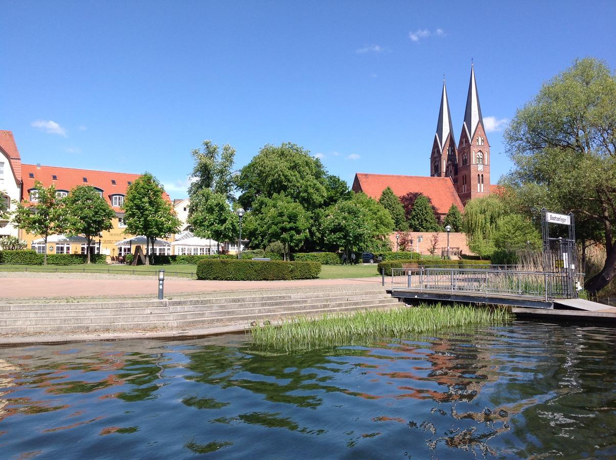 Altes Kasino Hotel Am See Neuruppin Bagian luar foto