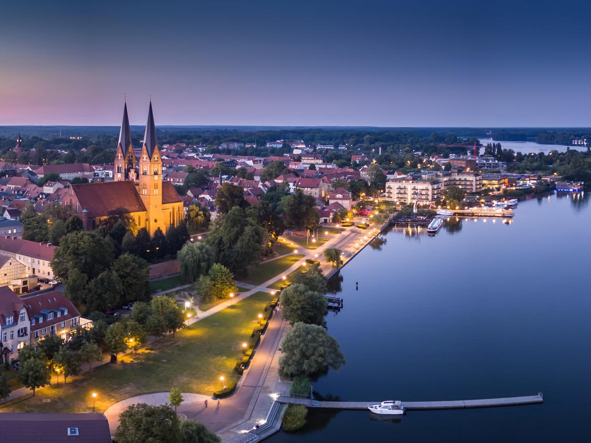Altes Kasino Hotel Am See Neuruppin Bagian luar foto